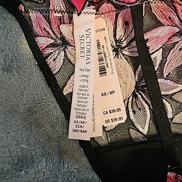 NWT Victoria's Secret Very Sexy V-string - Picture 3 of 3
